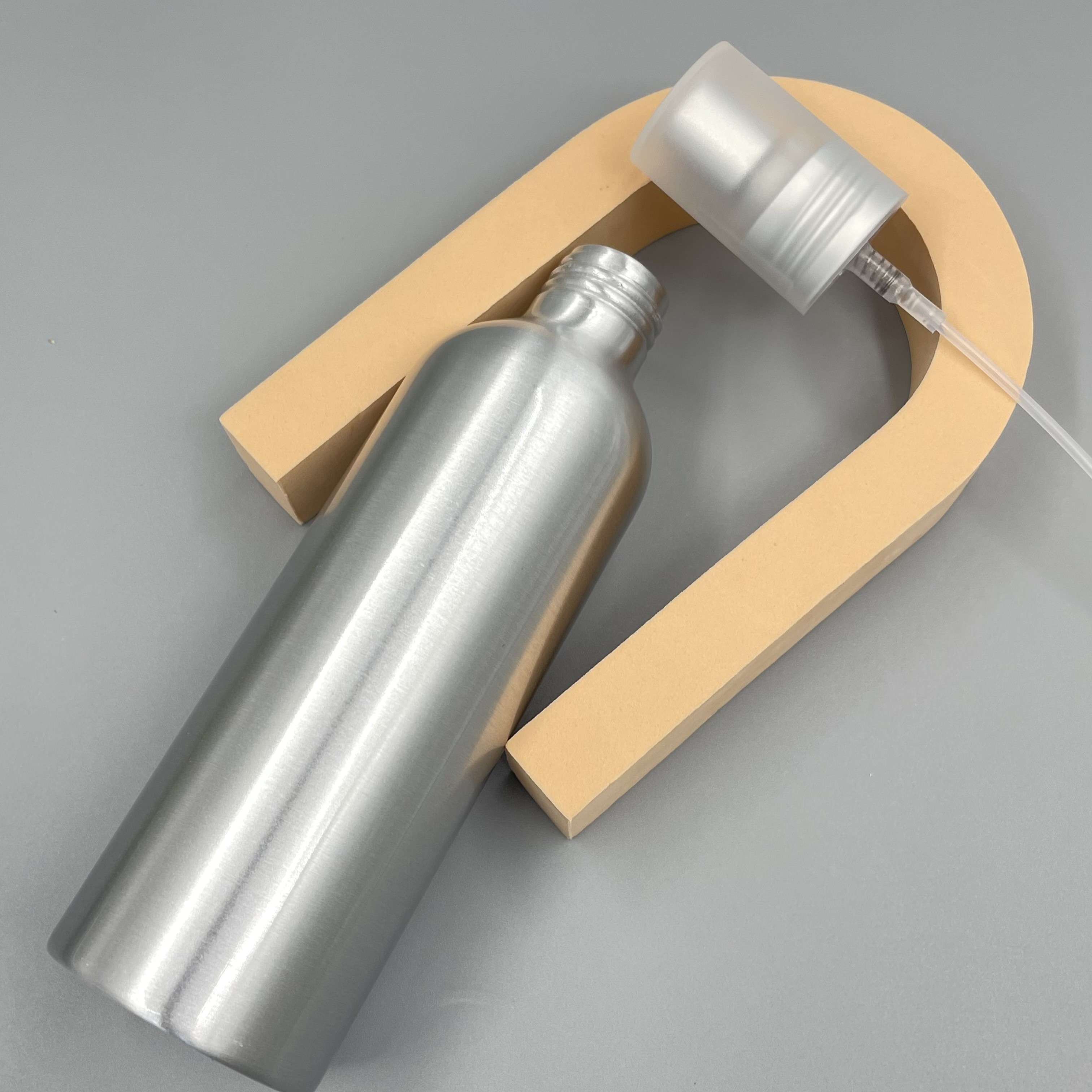 200ML Aluminium Cosmetic Packaging Lotion Bottles Size 48*150mm